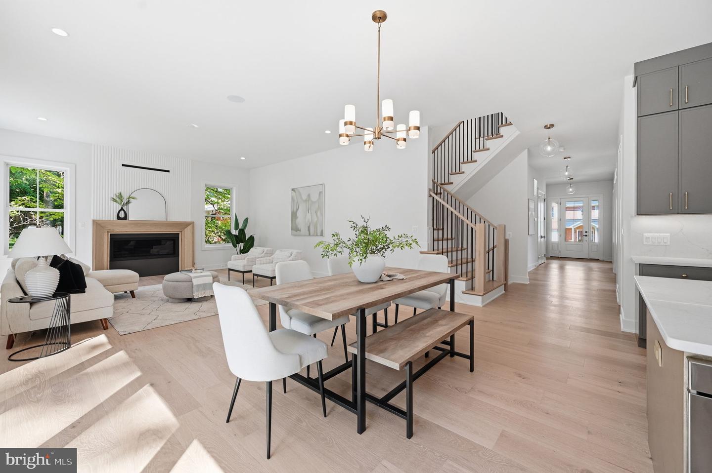 107 Yeonas Drive Se Property Photo 9