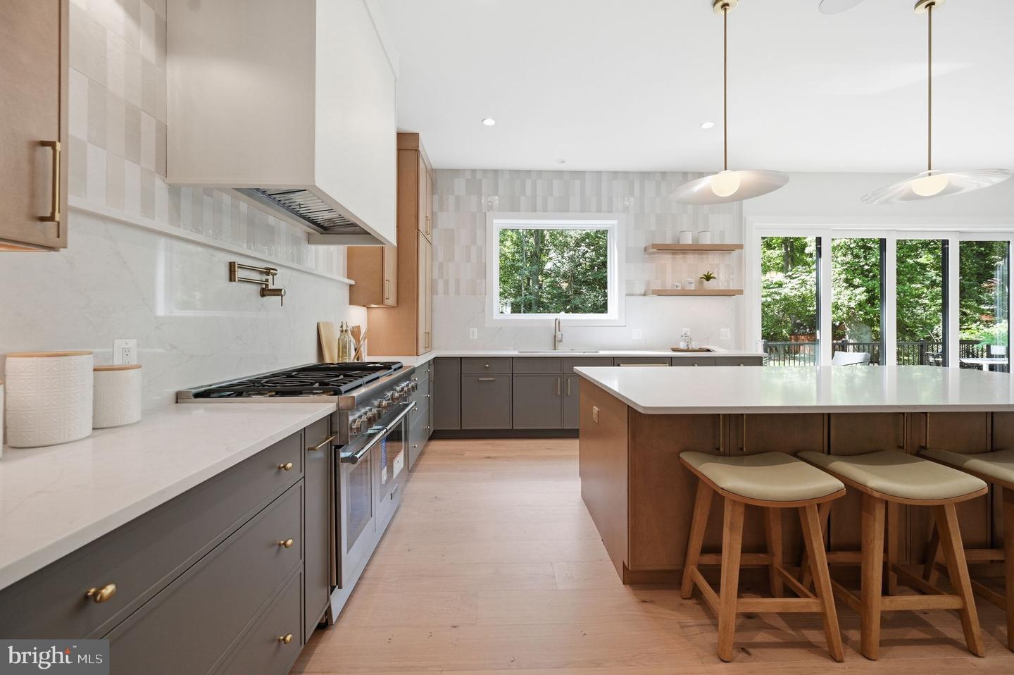 107 Yeonas Drive Se Property Photo 22