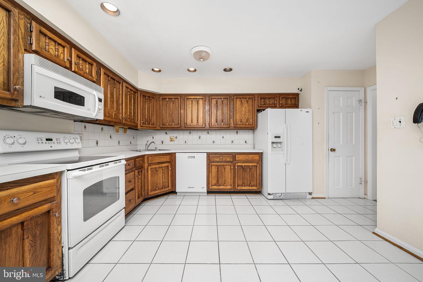8114 Langbrook Rd Property Photo 6