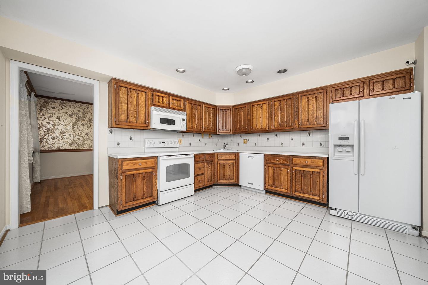 8114 Langbrook Rd Property Photo 7
