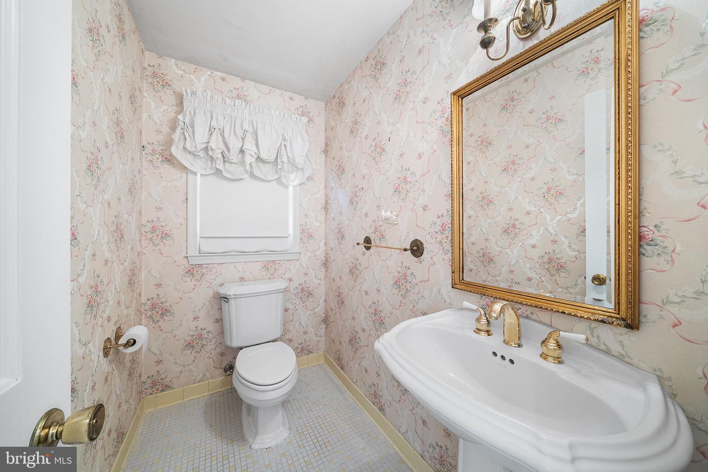 8114 Langbrook Rd Property Photo 8