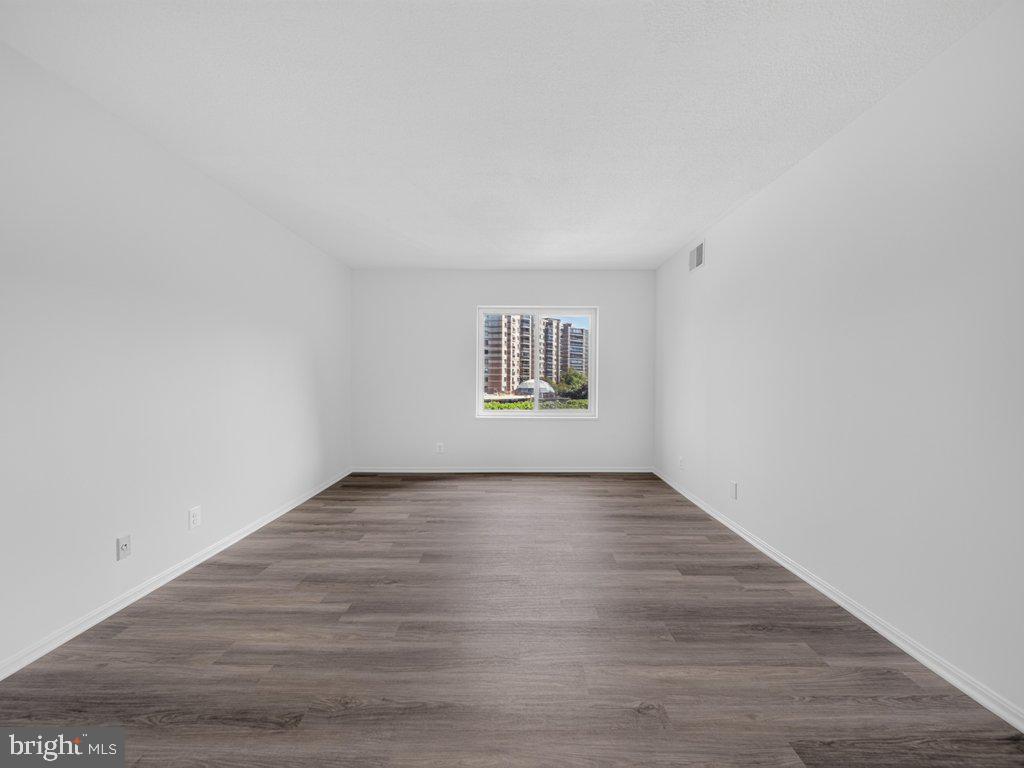 8370 Greensboro Dr #411 Property Photo 17