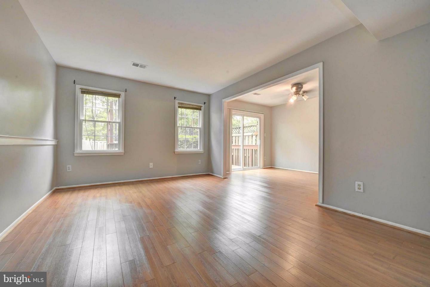7794 Euclid Way Property Photo 3