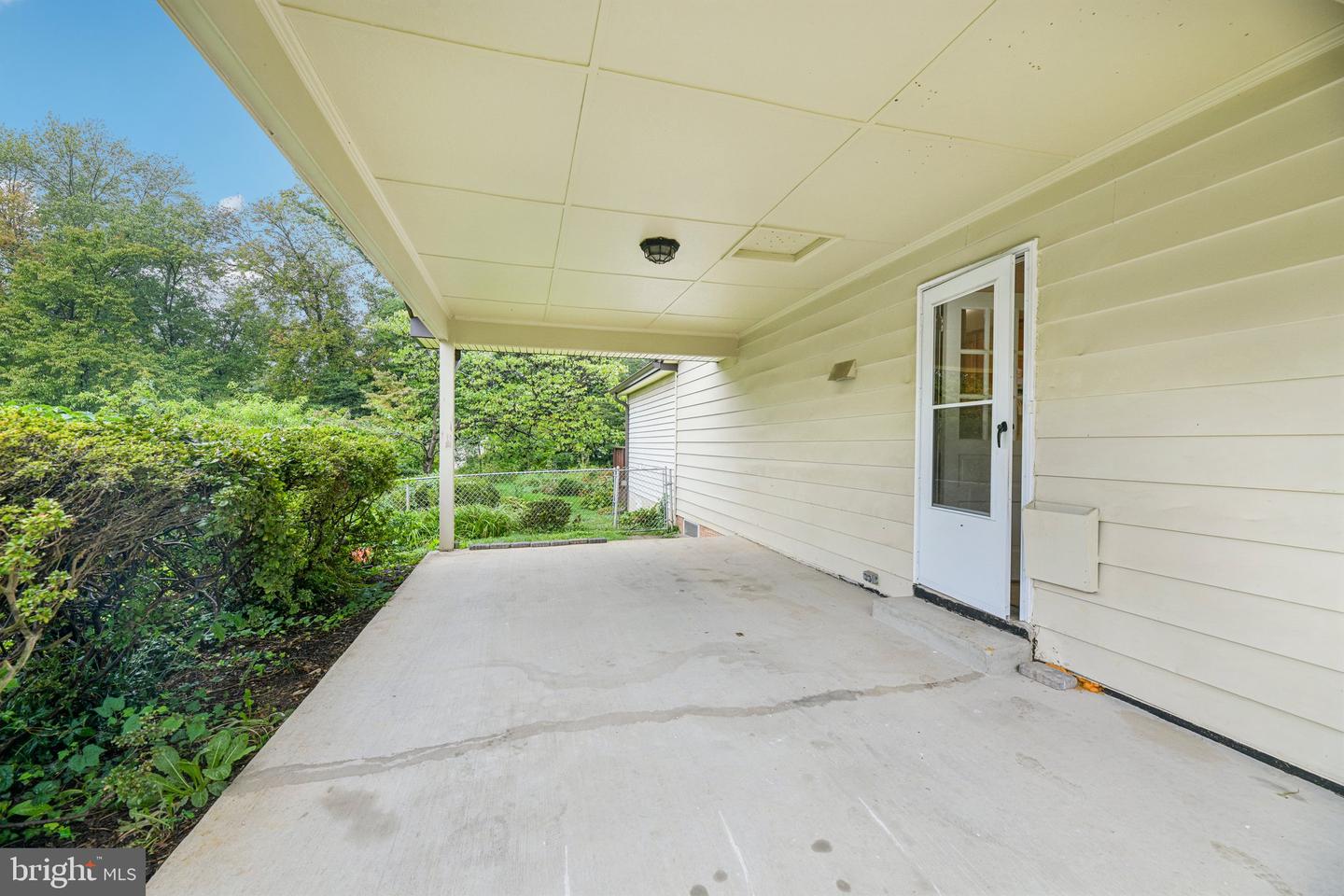5204 Holden St Property Photo 5
