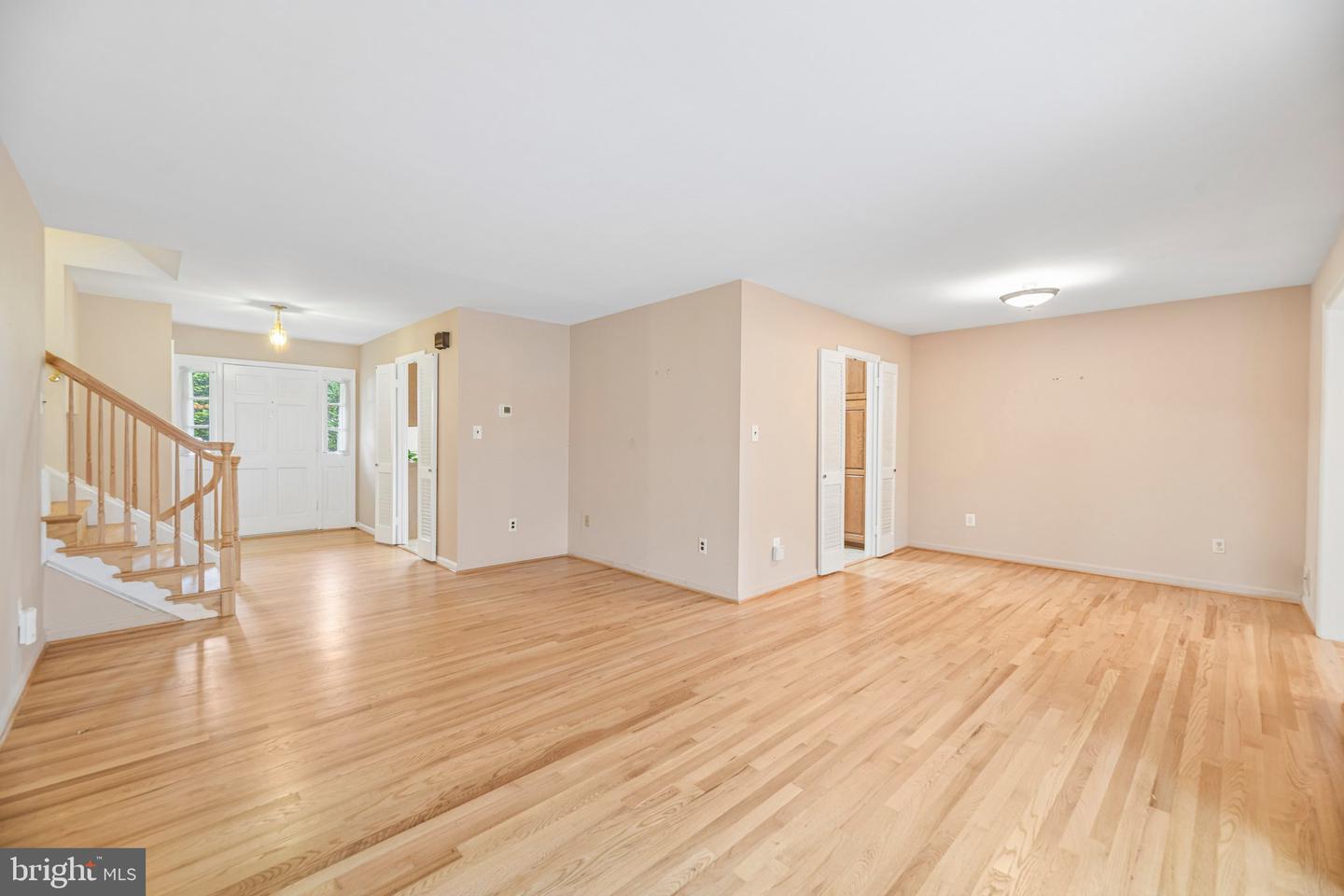 5204 Holden St Property Photo 6