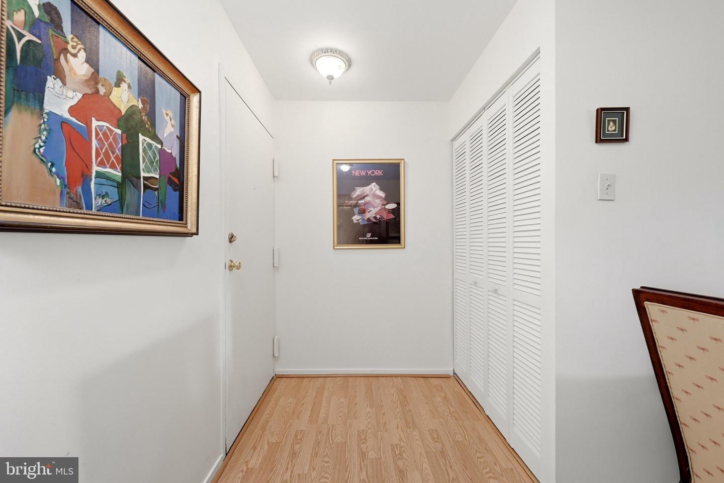 1643 Parkcrest Cir #301 Property Photo 5