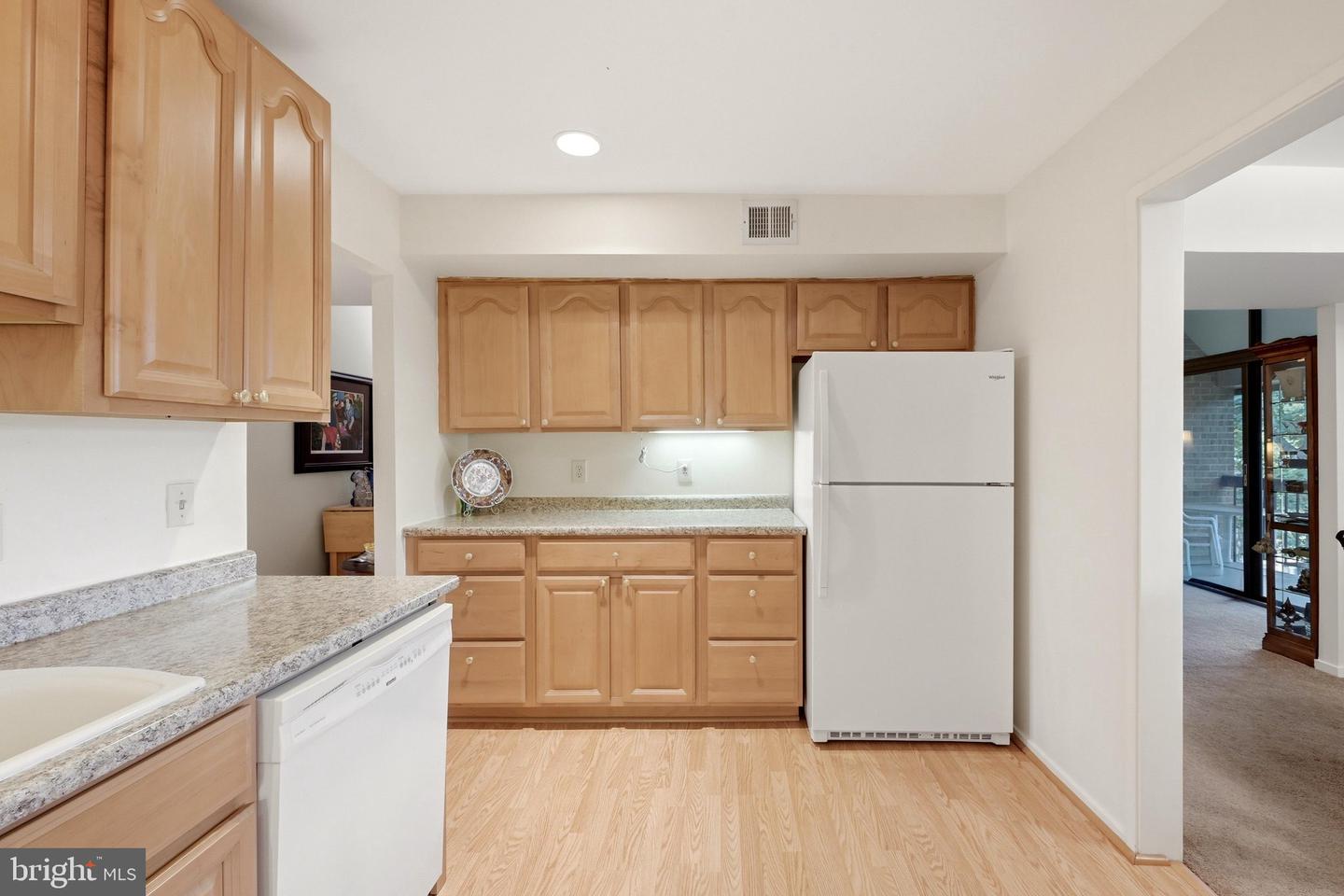 1643 Parkcrest Cir #301 Property Photo 12