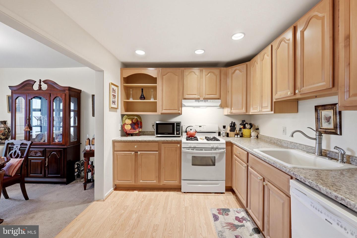 1643 Parkcrest Cir #301 Property Photo 13