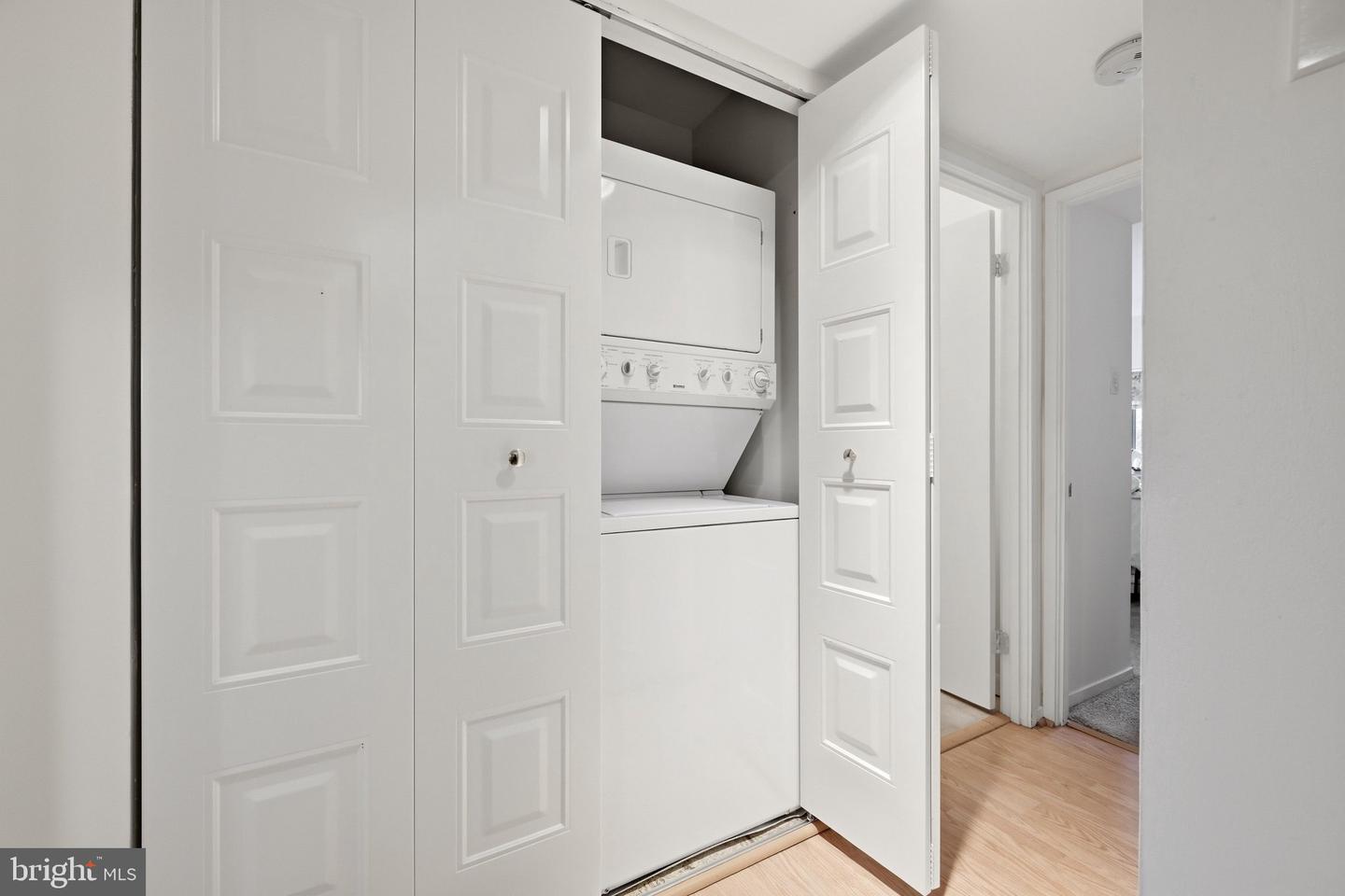1643 Parkcrest Cir #301 Property Photo 14