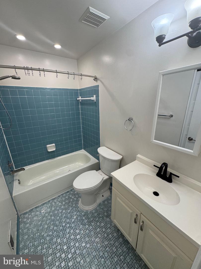 5431 Helm Ct Property Photo 17