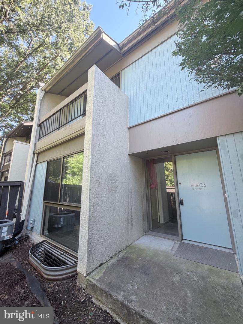11606 NEWBRIDGE CT Property Photo 1