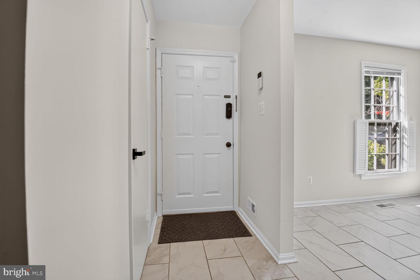 2155 Pond View Ct Property Photo 6