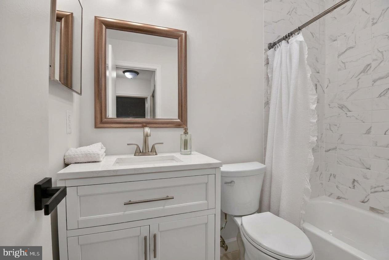 2155 Pond View Ct Property Photo 13