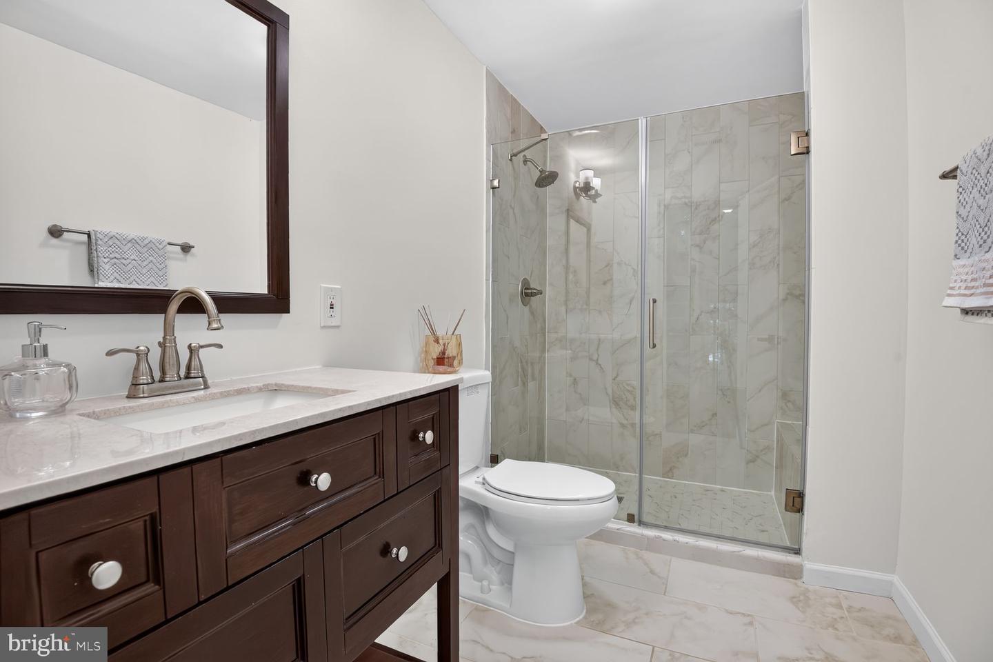 2155 Pond View Ct Property Photo 16