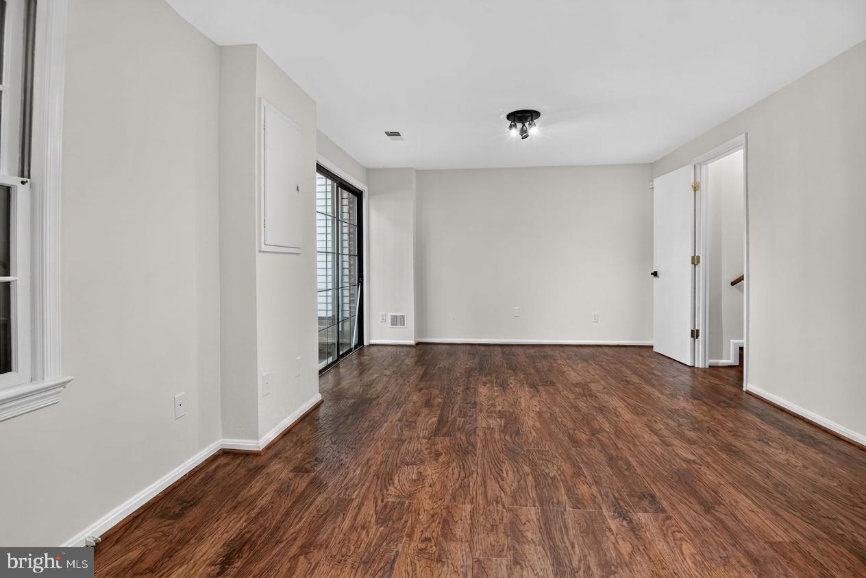 2155 Pond View Ct Property Photo 23