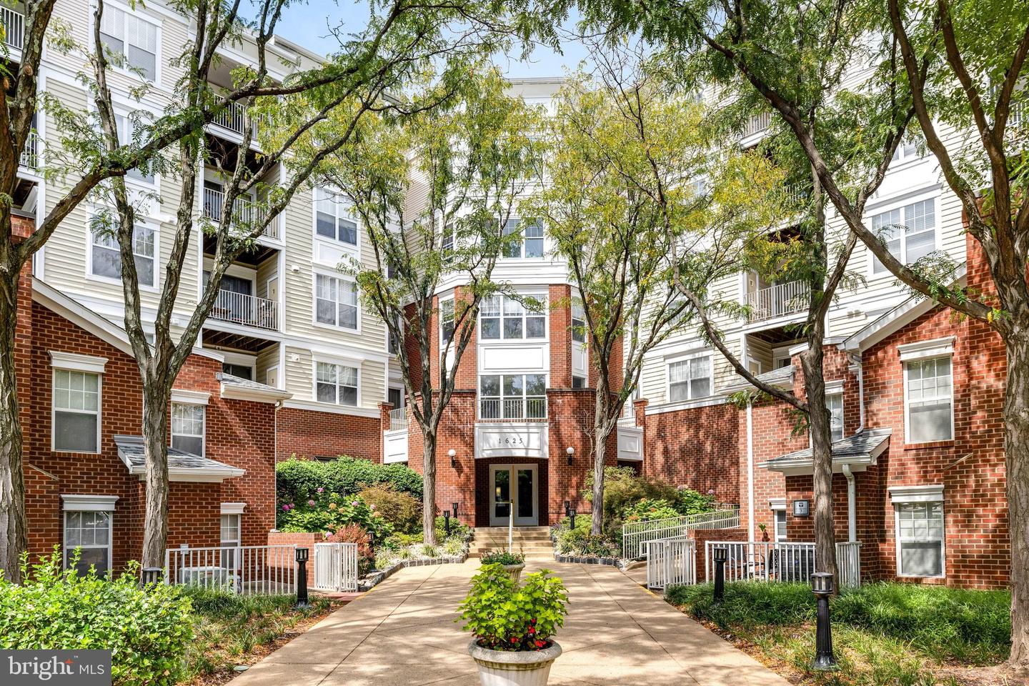 1625 INTERNATIONAL DR #421 Property Photo 1