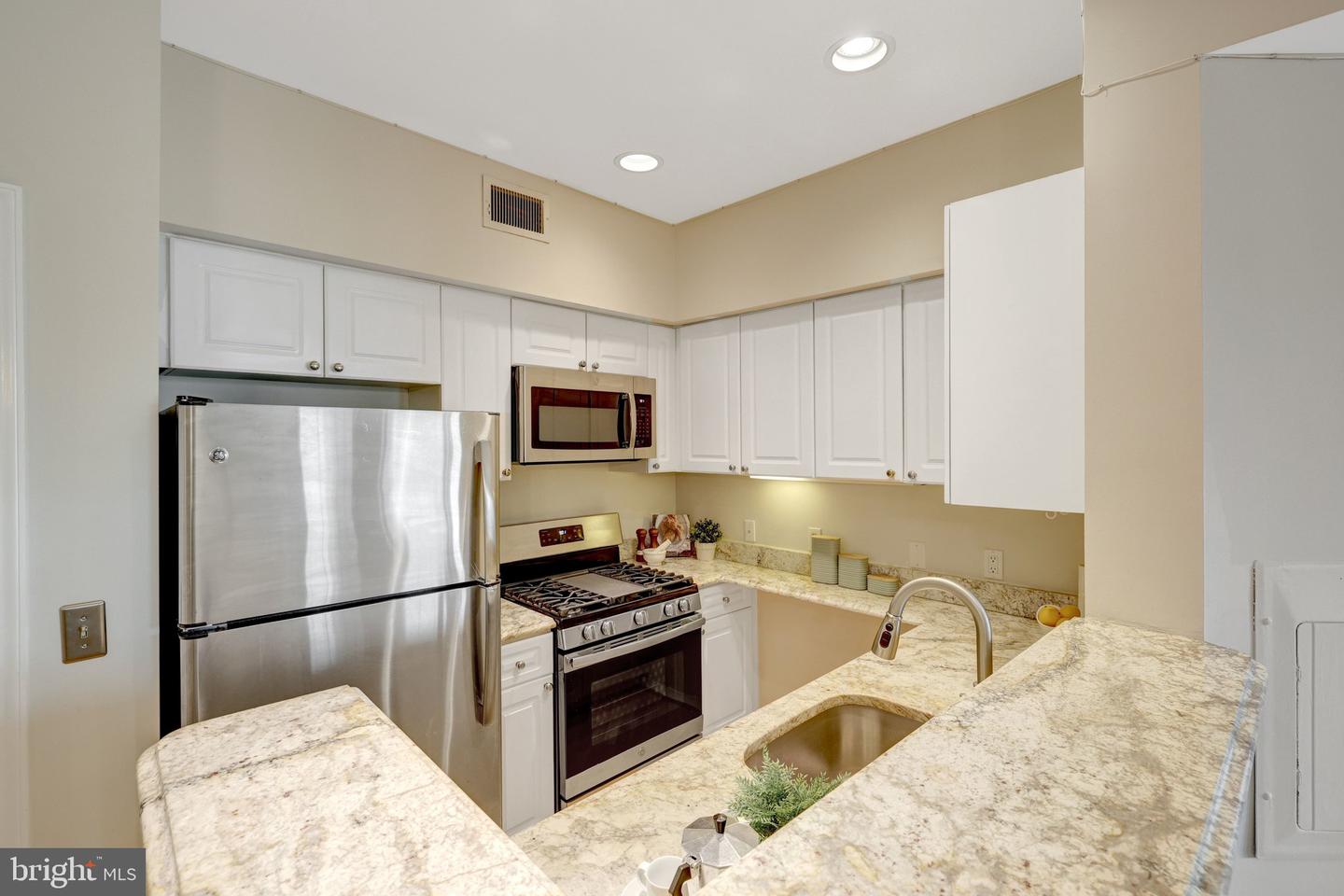 1625 International Dr #421 Property Photo 4
