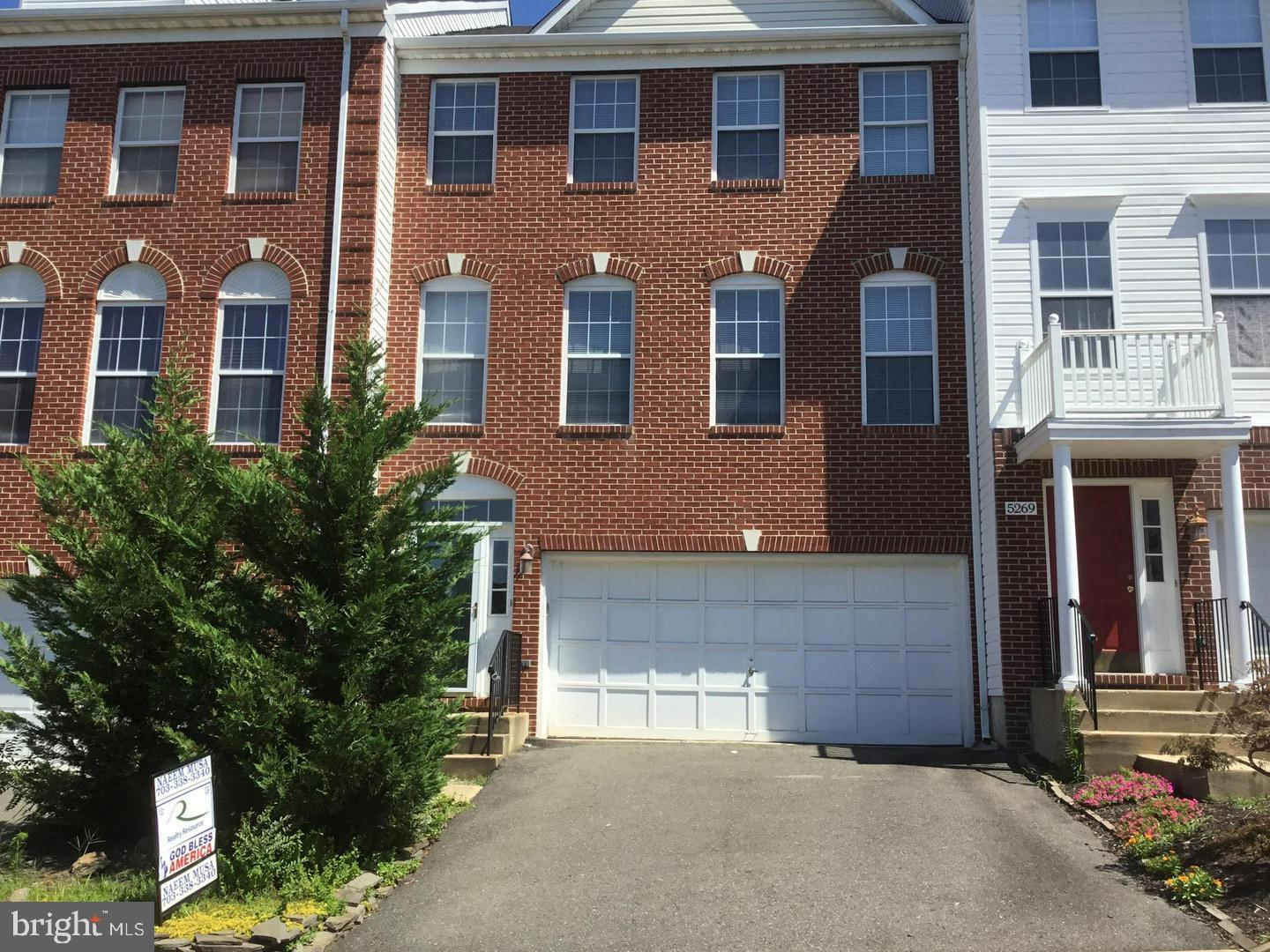 5271 Ballycastle Cir E Property Photo 1