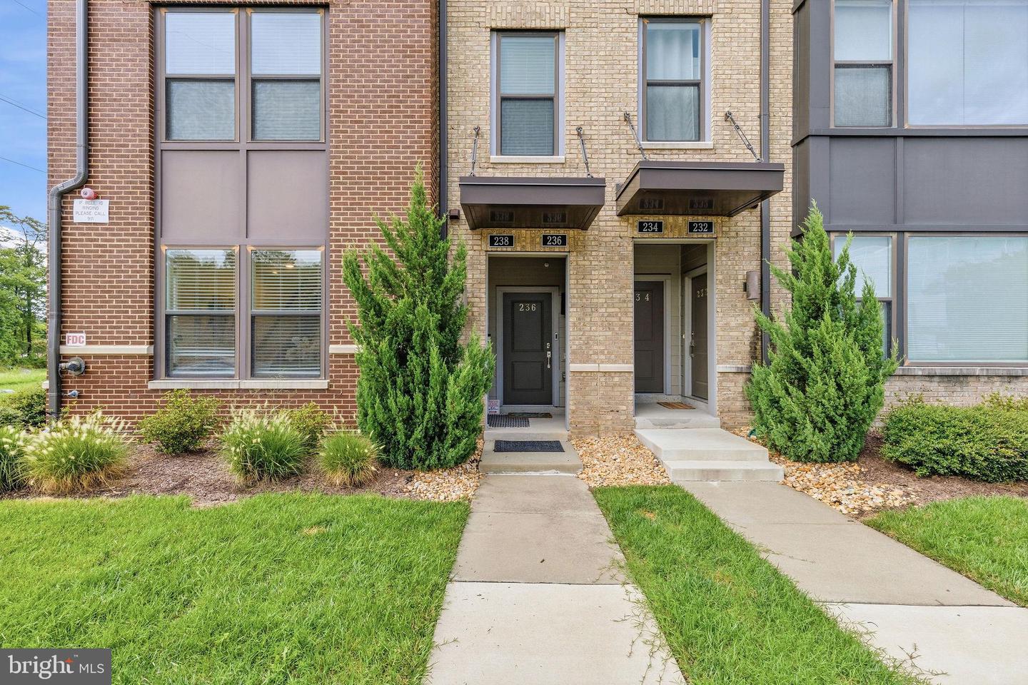 238 Van Buren St Property Photo 3