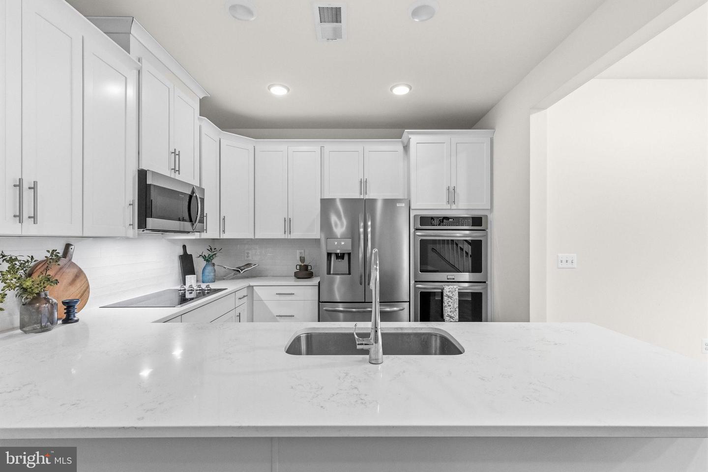 238 Van Buren St Property Photo 8