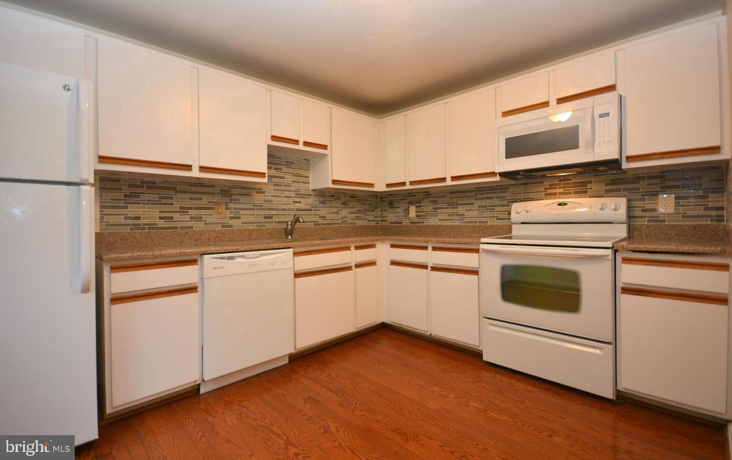 3151 Ellenwood Dr Property Photo 2