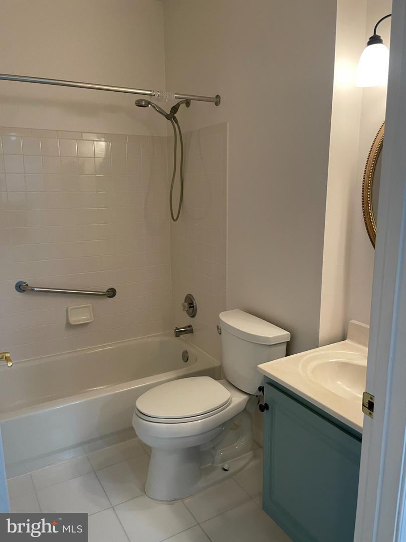 7704-f Haynes Point Way #f Property Photo 23