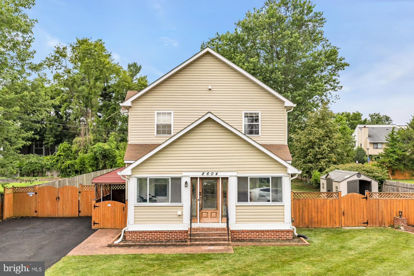8604 WOODLAWN CT