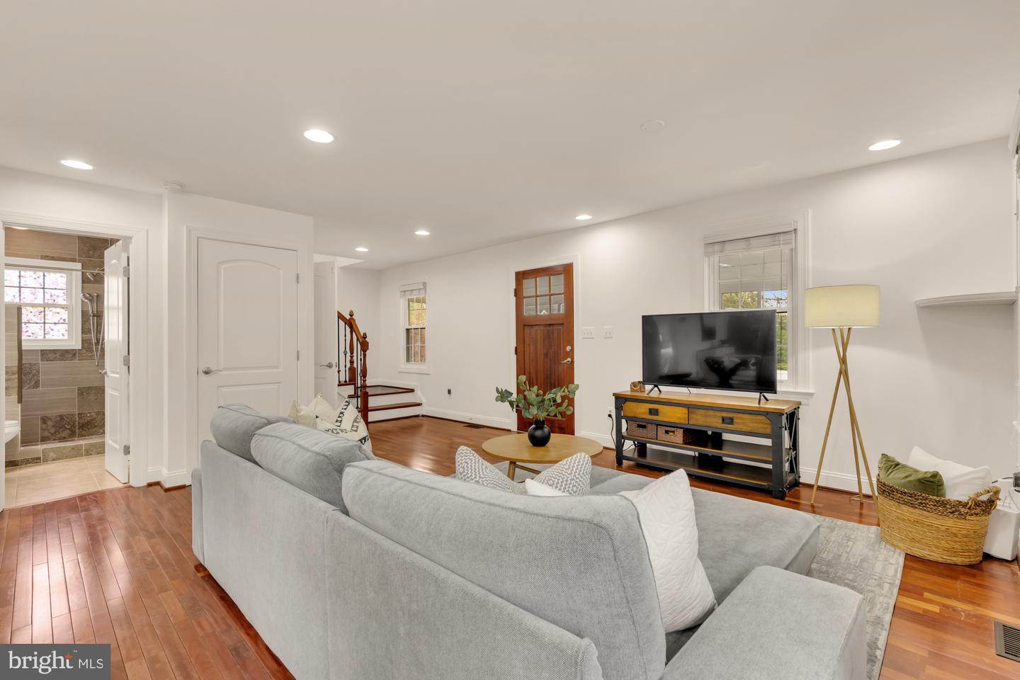 8604 Woodlawn Ct Property Photo 8