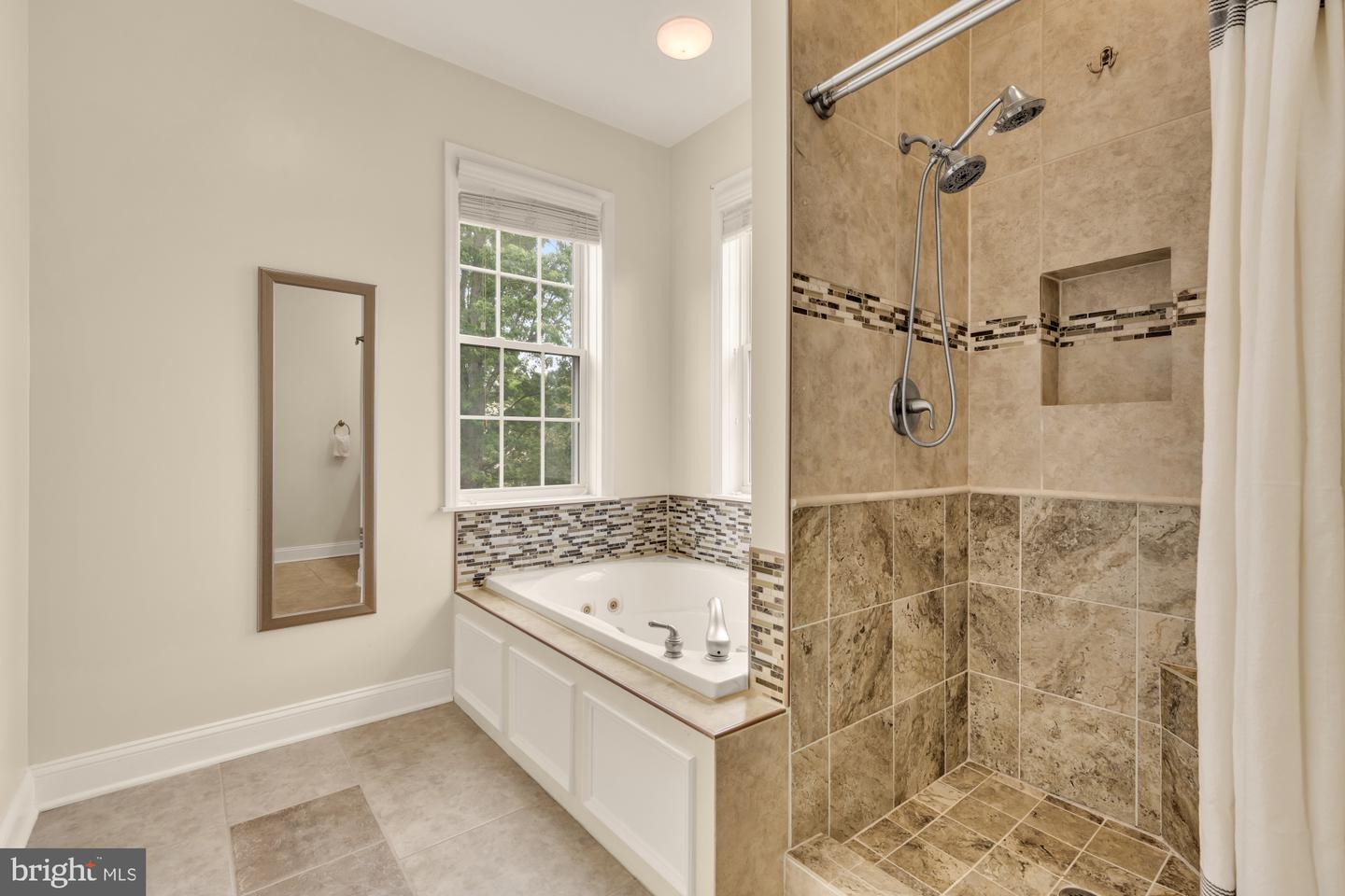 8604 Woodlawn Ct Property Photo 21