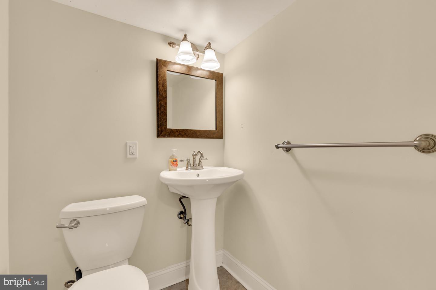 8604 Woodlawn Ct Property Photo 34