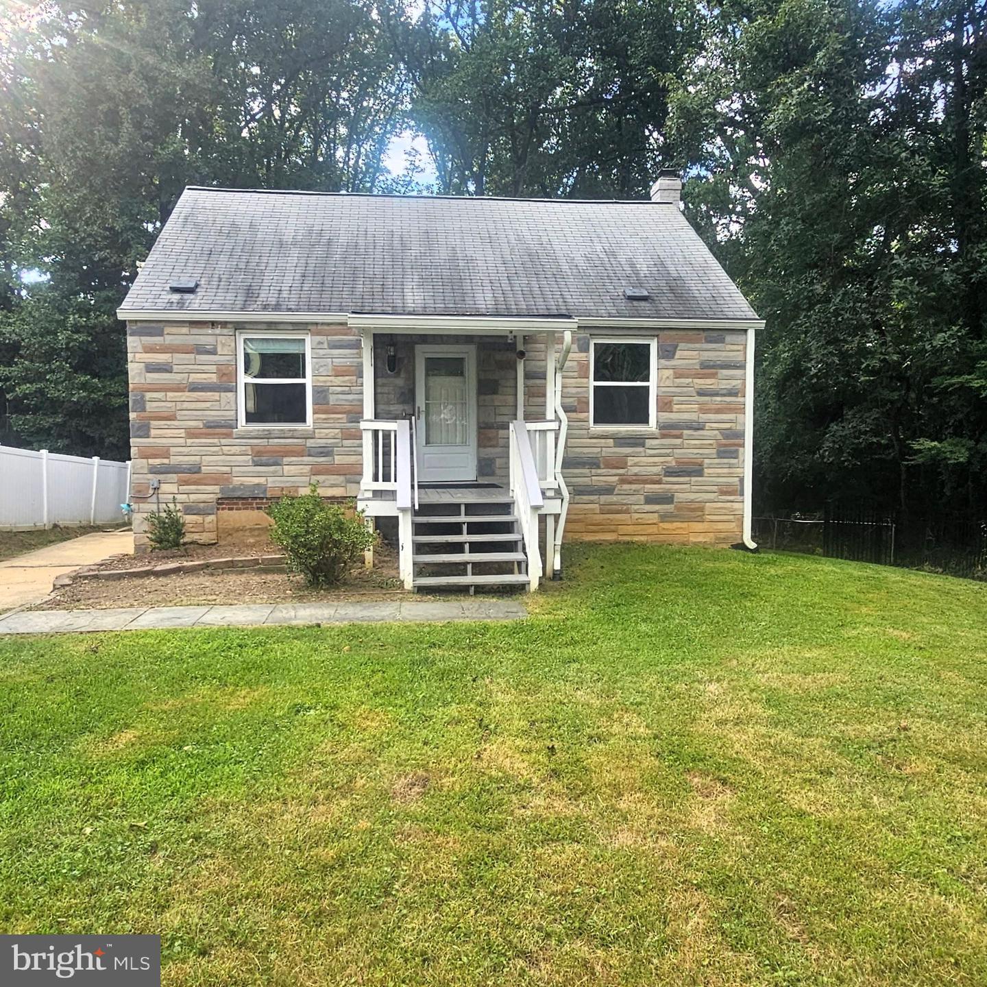 7806 Oak St Property Photo 1
