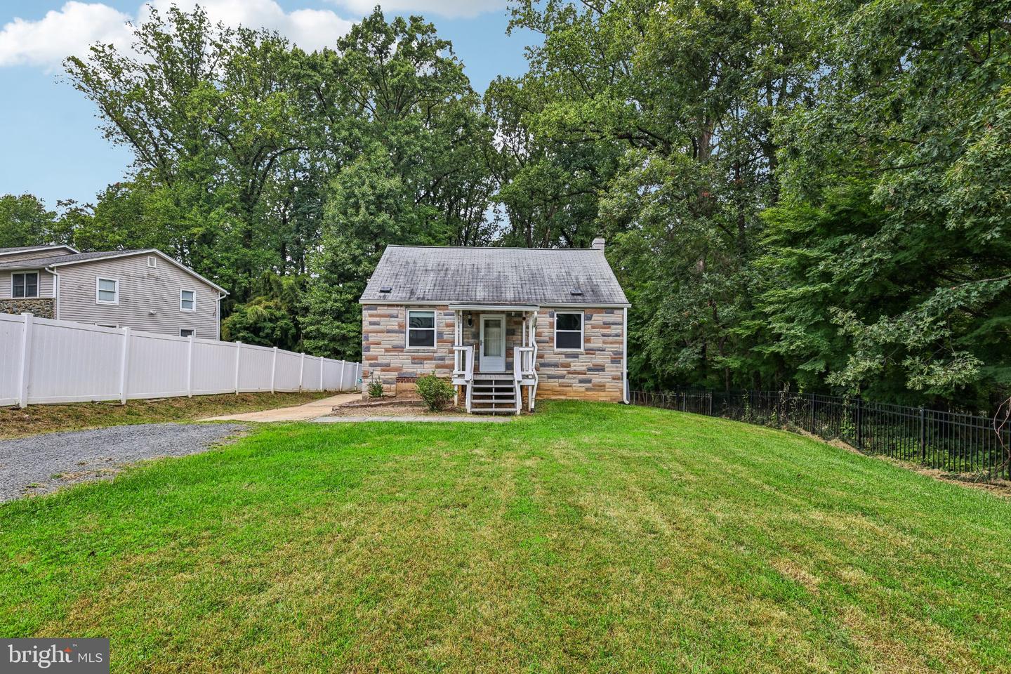 7806 Oak St Property Photo 1