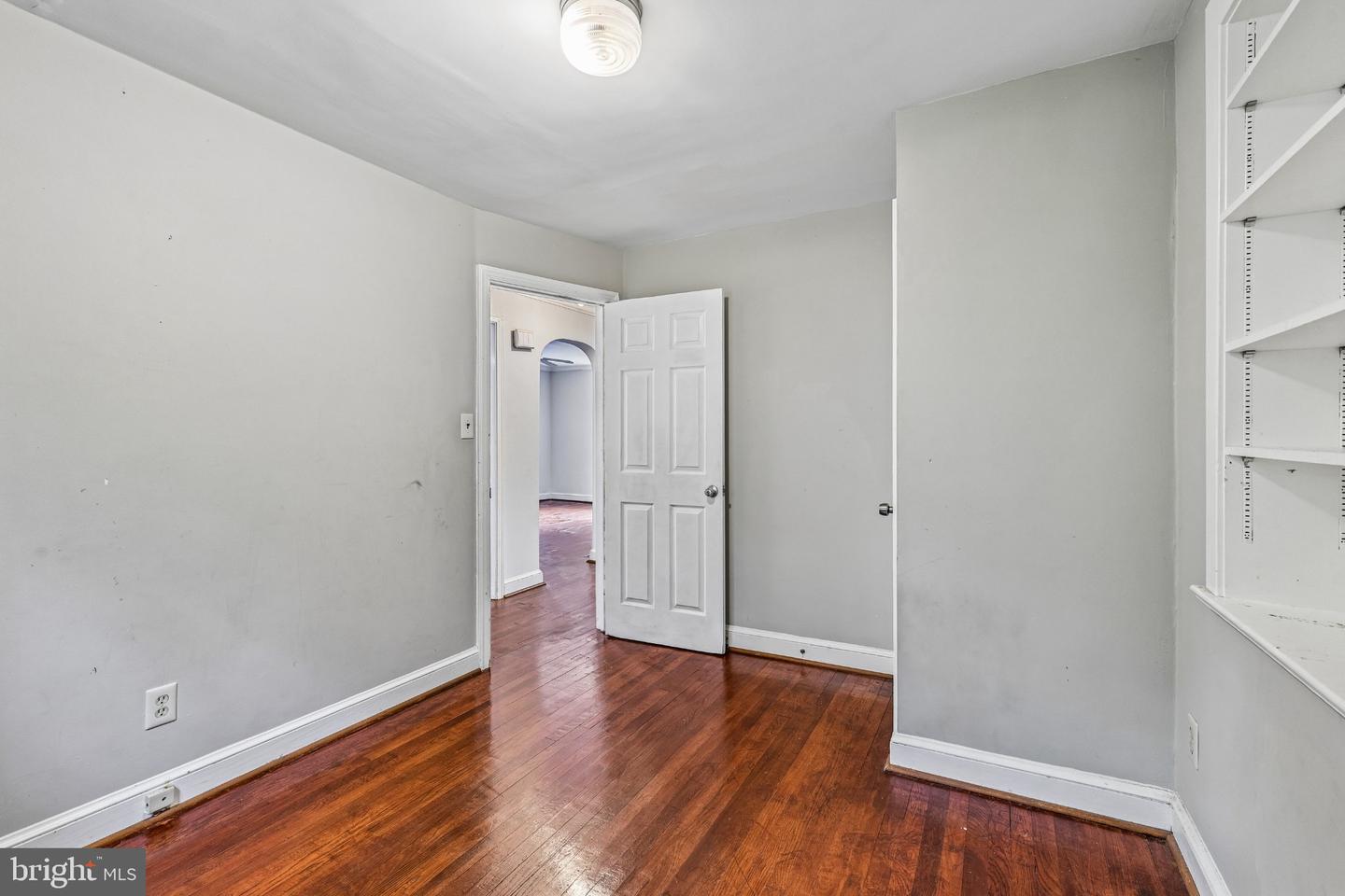 7806 Oak St Property Photo 4