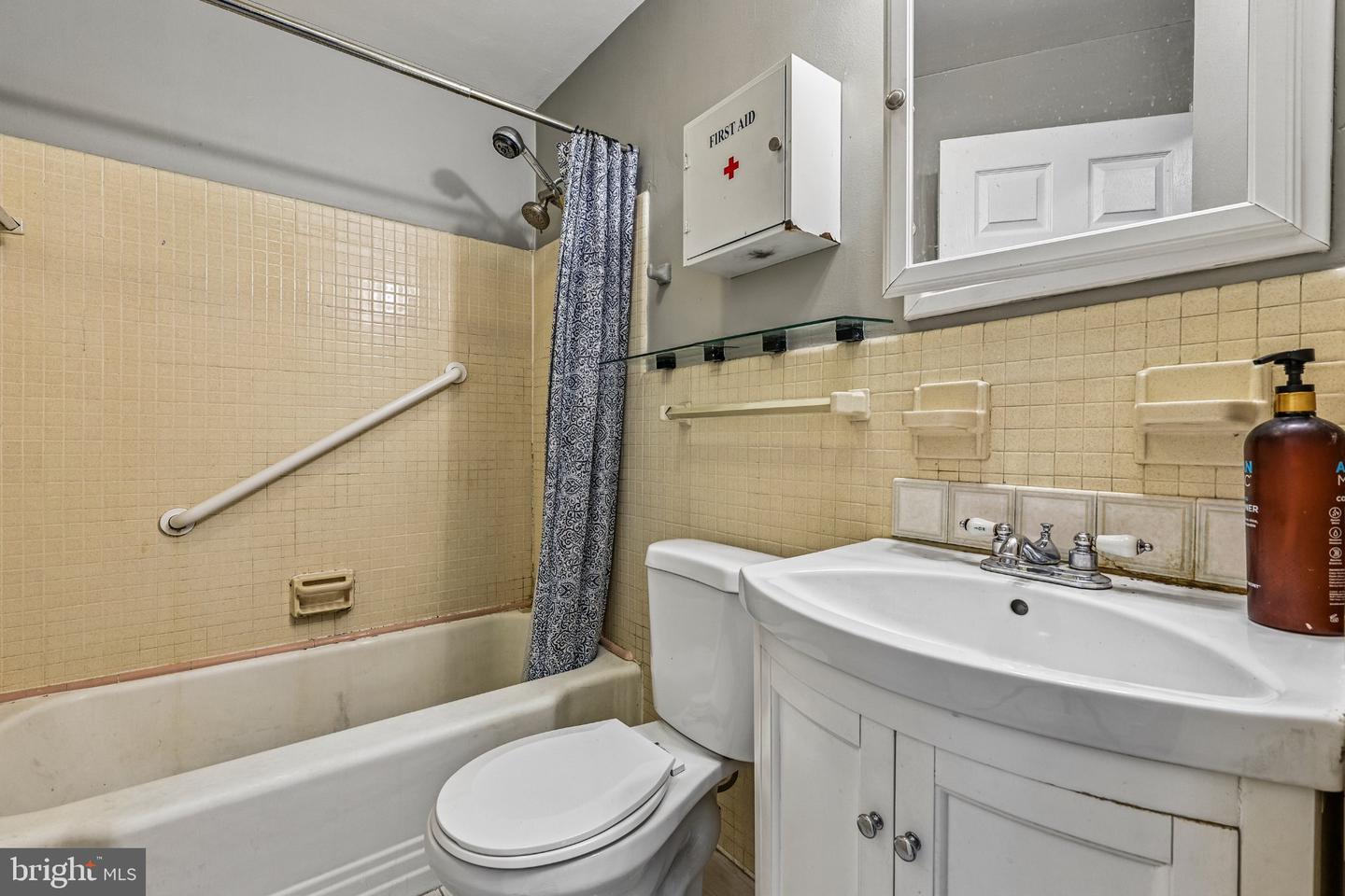 7806 Oak St Property Photo 5