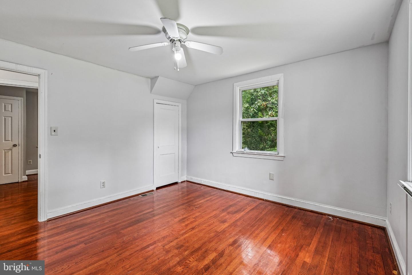 7806 Oak St Property Photo 6