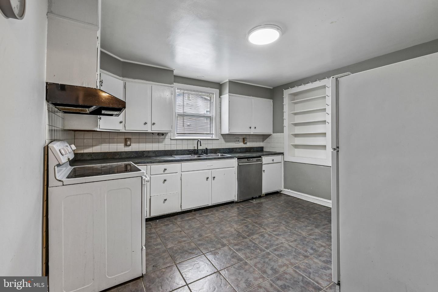 7806 Oak St Property Photo 10