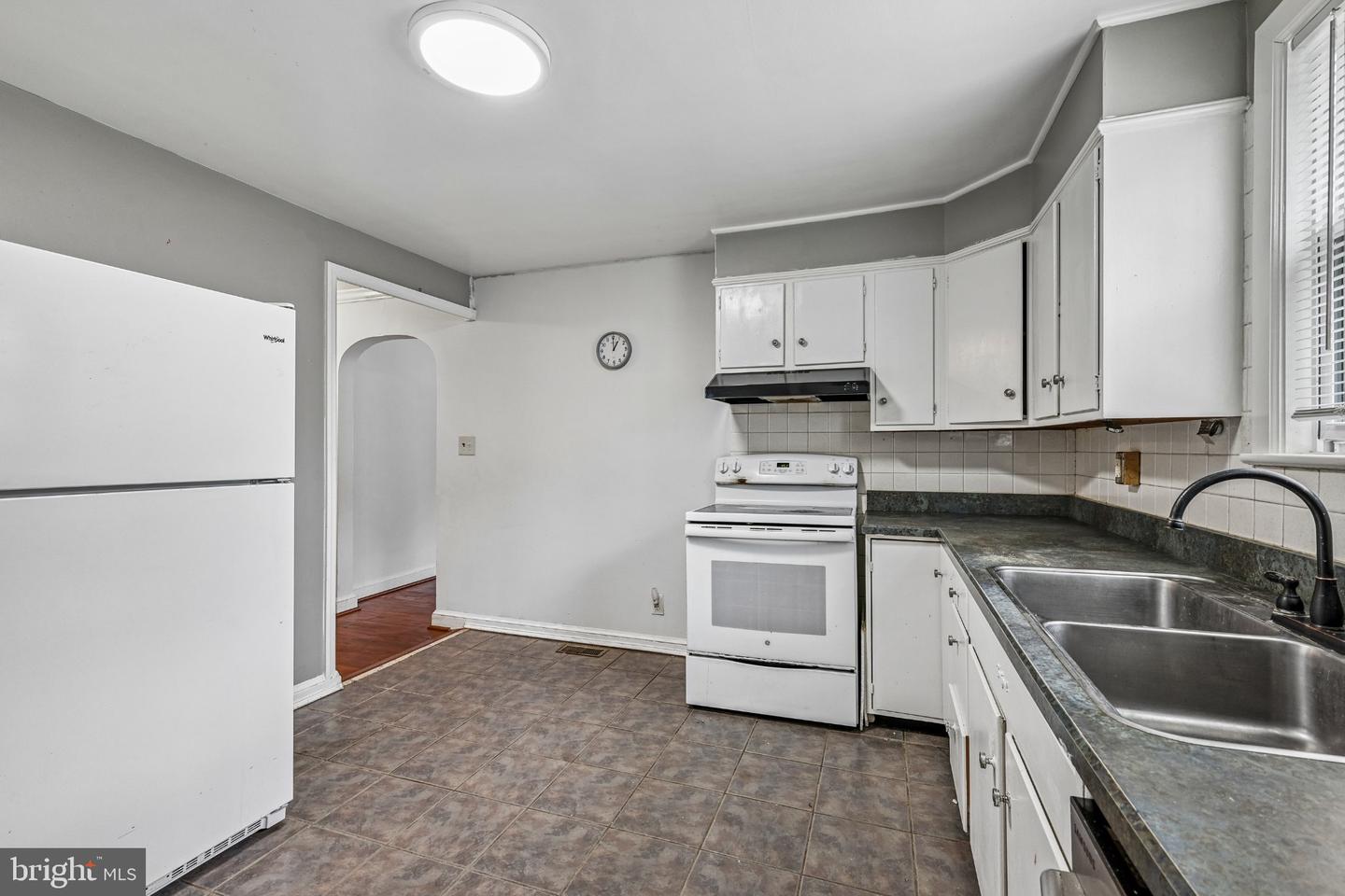 7806 Oak St Property Photo 11