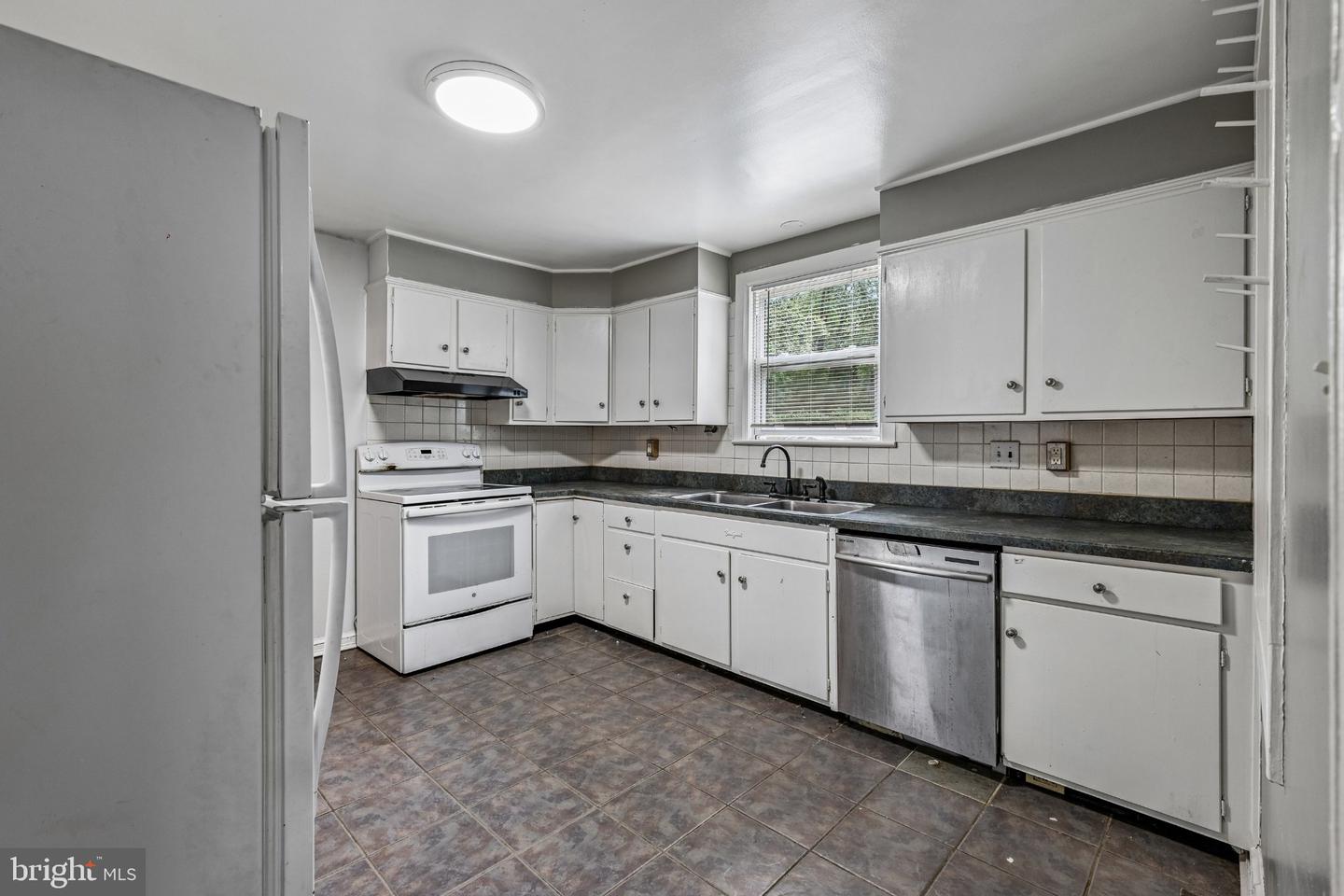 7806 Oak St Property Photo 12