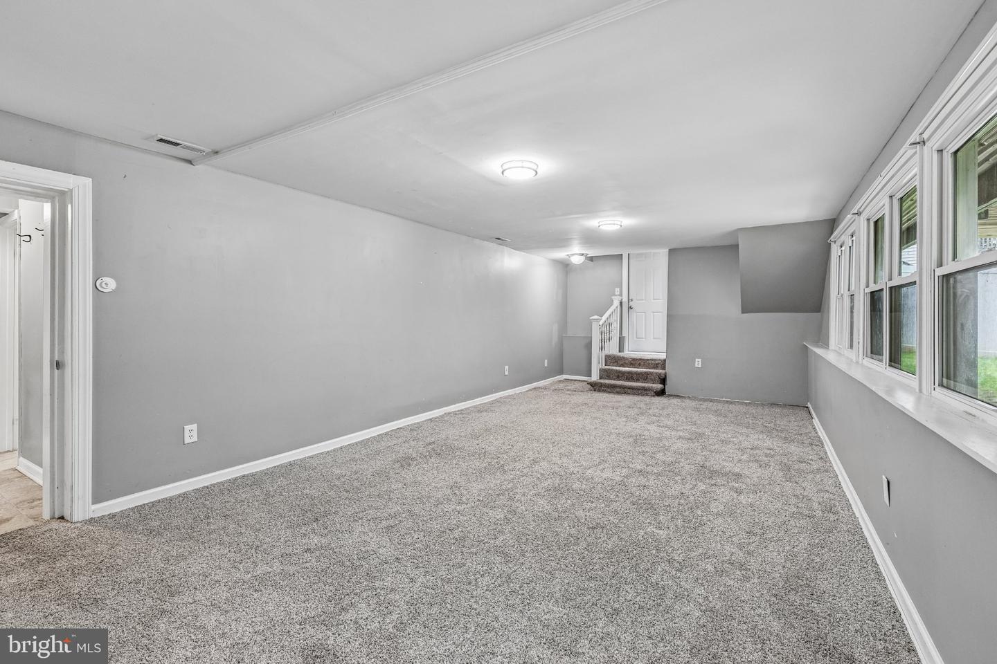 7806 Oak St Property Photo 17