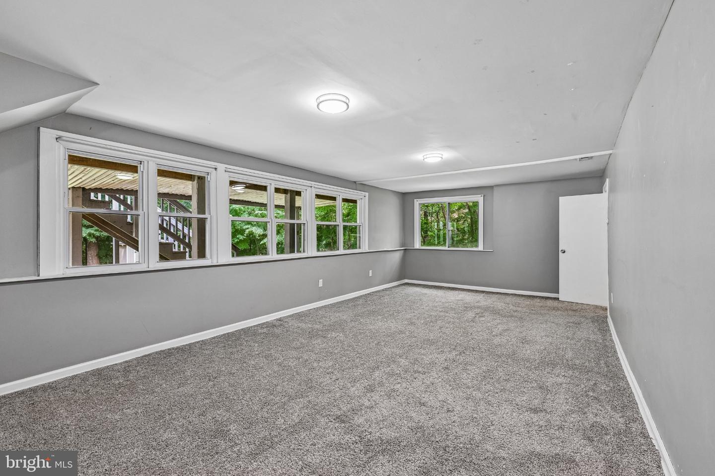 7806 Oak St Property Photo 18