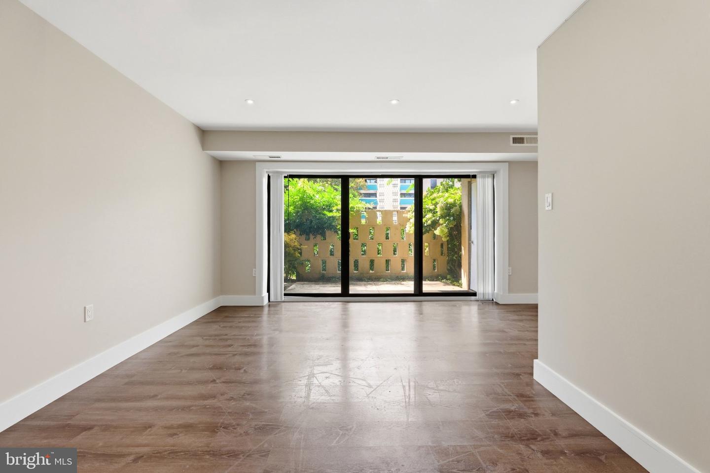 6133 Leesburg Pike #109 Property Photo 14