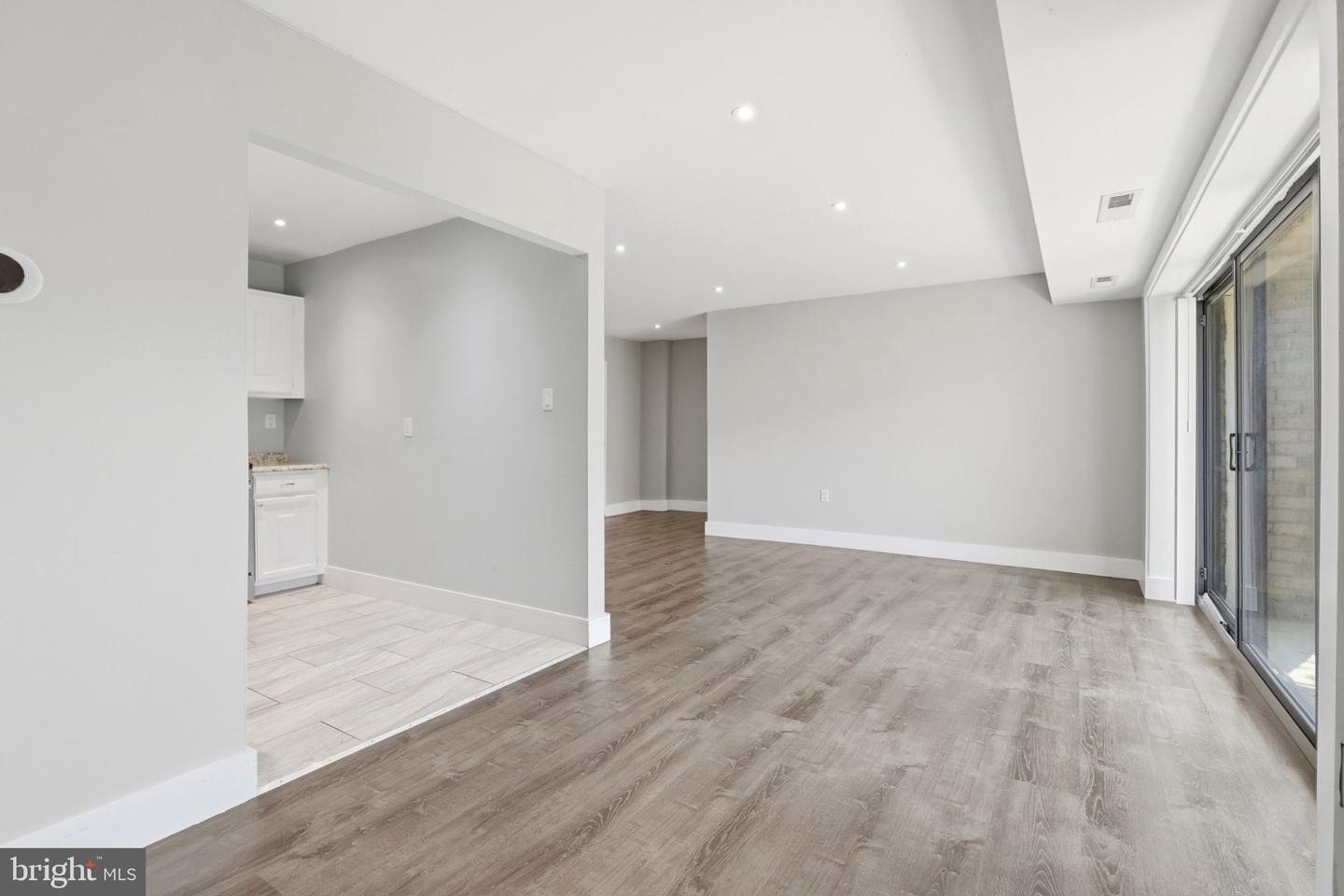 6133 Leesburg Pike #109 Property Photo 15