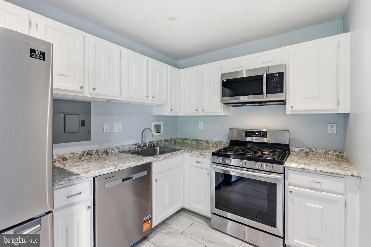 6133 Leesburg Pike #109 Property Photo 18