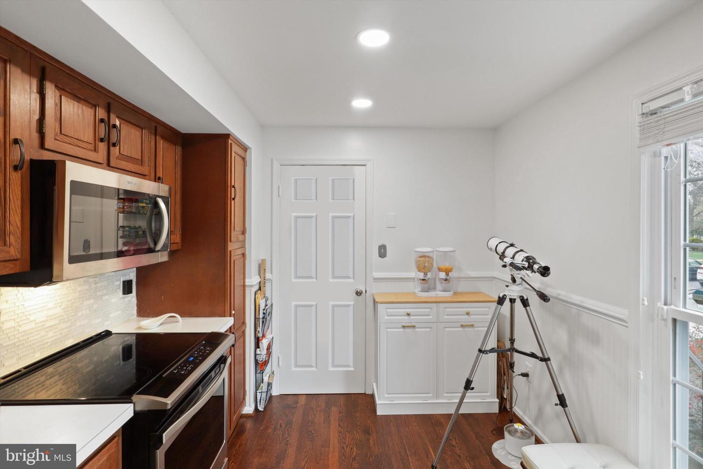 7010 Leestone St Property Photo 3