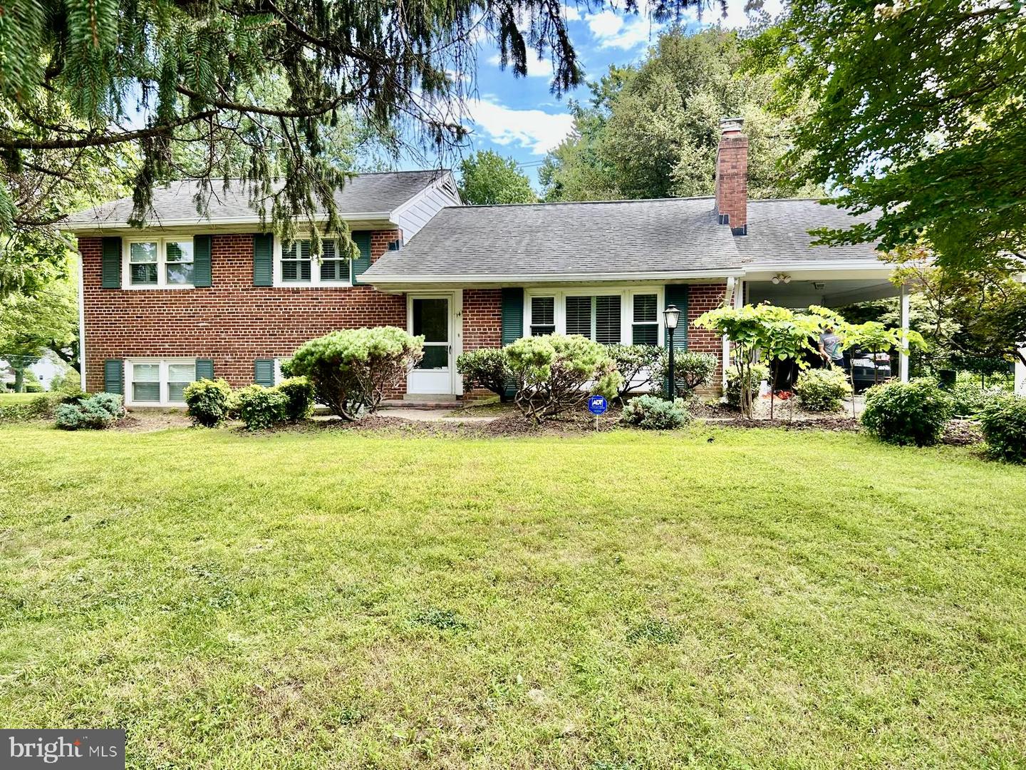 1415 Mayflower Dr Property Photo 1