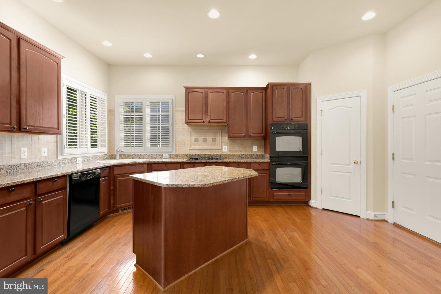 10606 Rosehaven St Property Photo 10