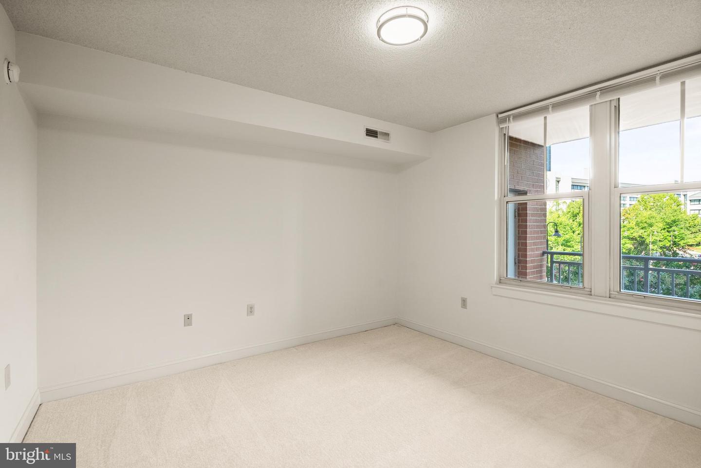 11760 Sunrise Valley Dr #212 Property Photo 10