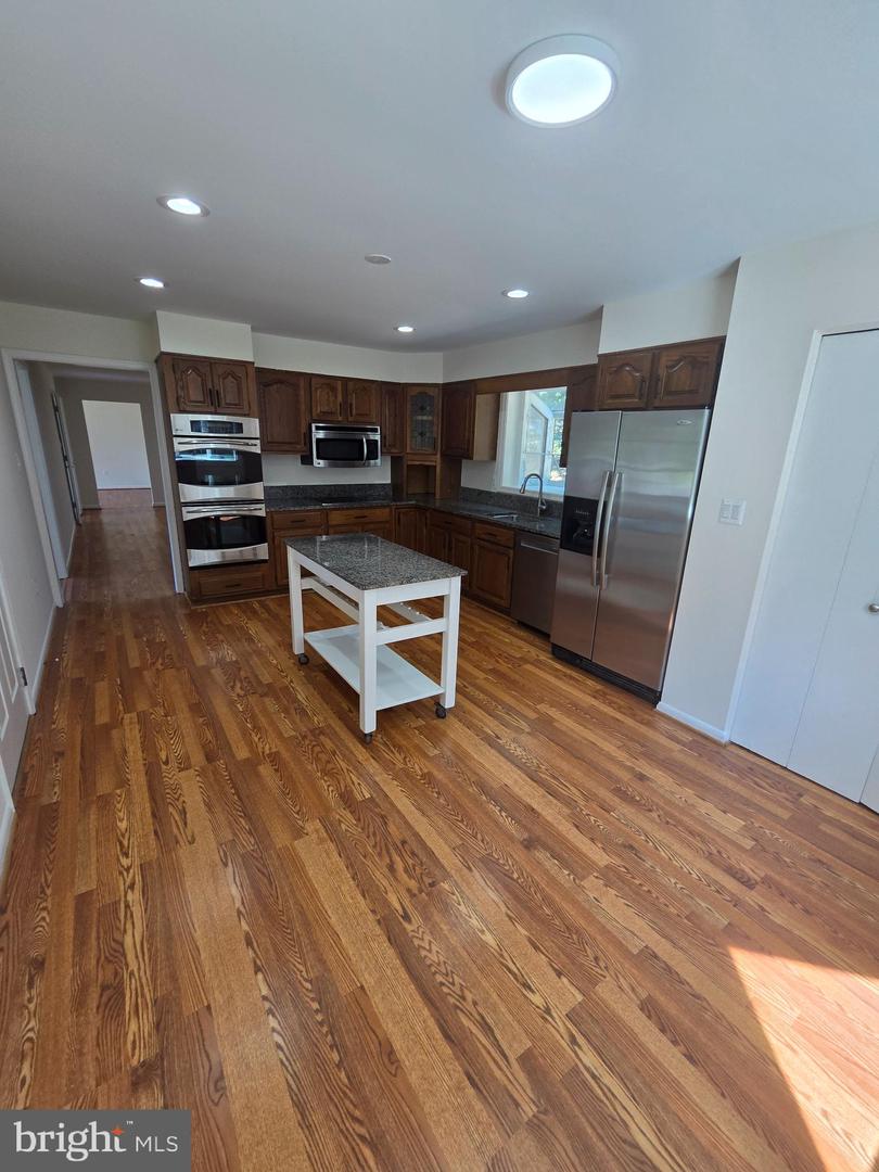 9929 Barnsbury Ct Property Photo 2