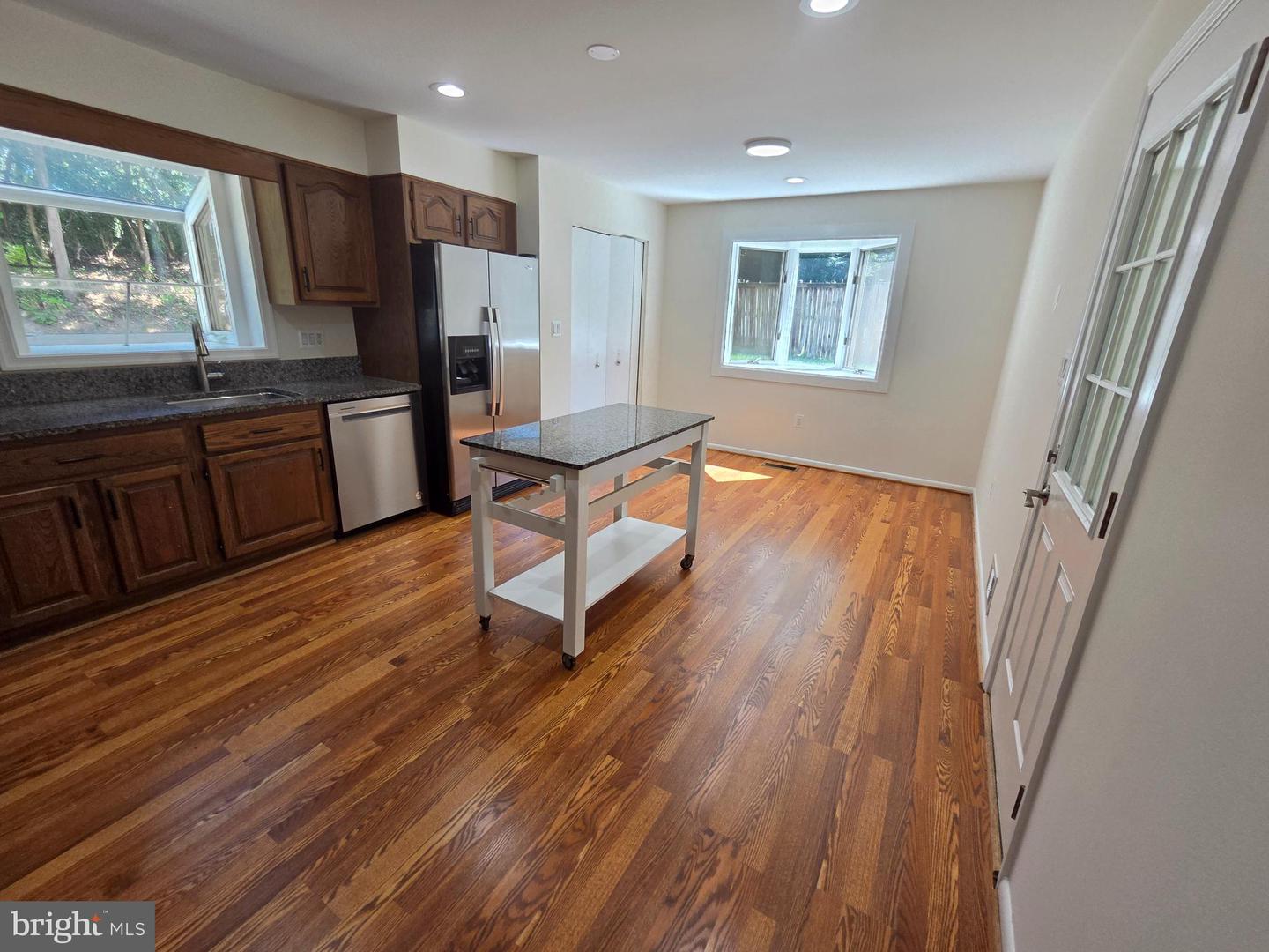 9929 Barnsbury Ct Property Photo 3