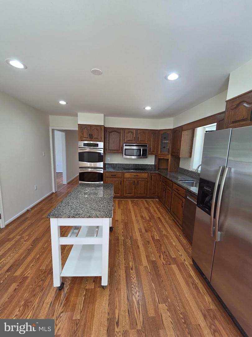 9929 Barnsbury Ct Property Photo 4
